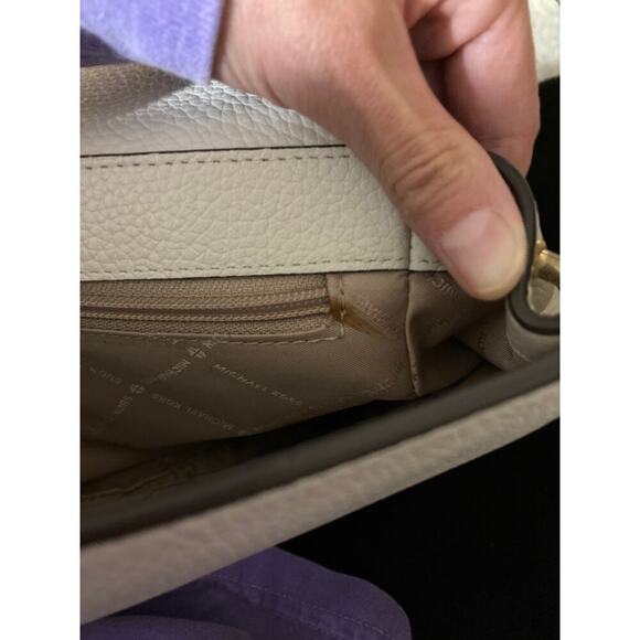 MICHAEL KORS, MEDIUM IVORY PEBBLED LEATHER CROSSBODY BAG - Picture 16 of 16